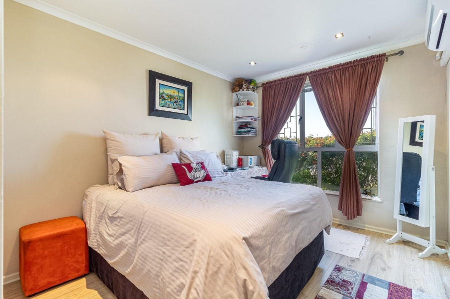 To Let 2 Bedroom Property for Rent in Vredehoek Western Cape